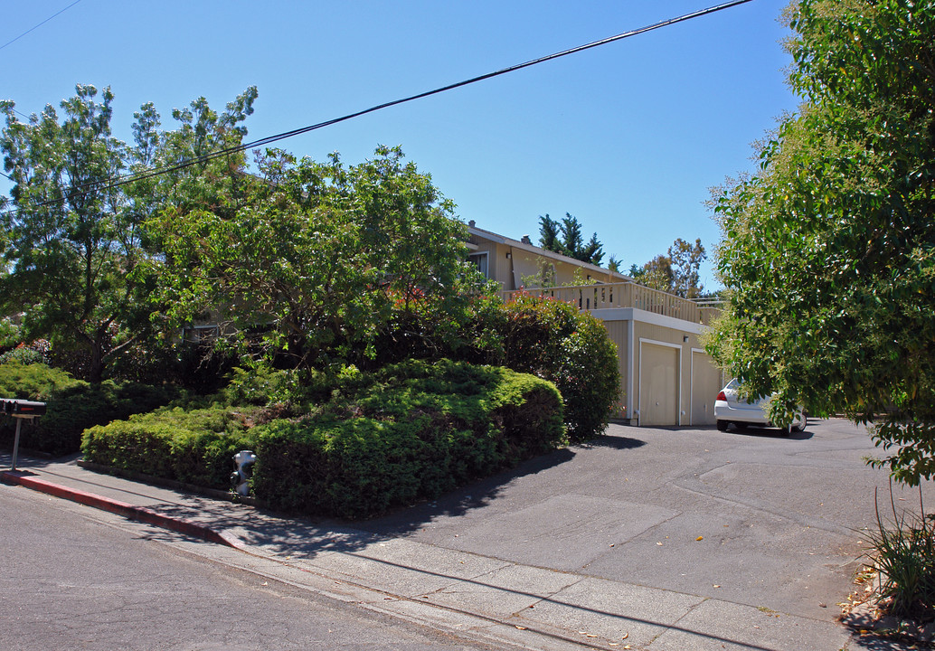 7908 Bodega Ave in Sebastopol, CA - Building Photo