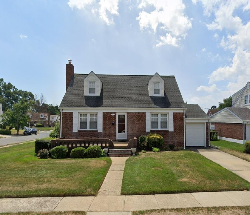193 Landford Dr in Hempstead, NY - Building Photo