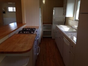 231 Los Aguajes Ave in Santa Barbara, CA - Building Photo - Building Photo