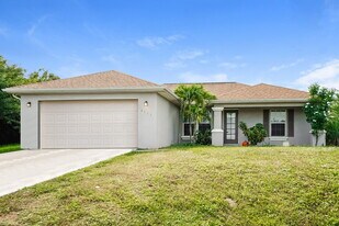 2511 28th St W in Lehigh Acres, FL - Building Photo