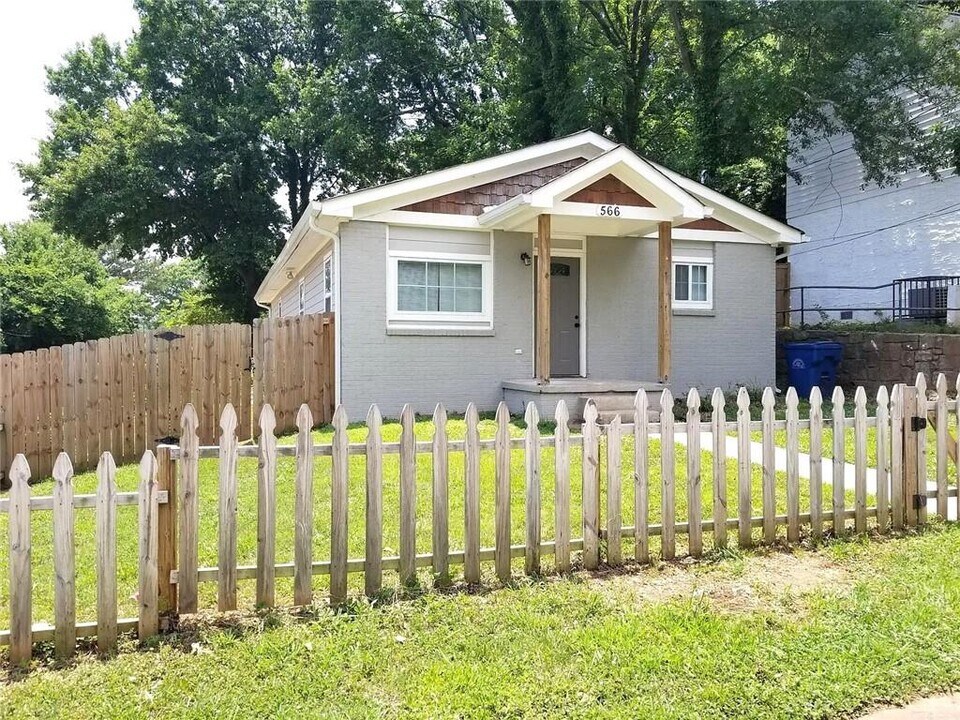 566 Rockwell St SW in Atlanta, GA - Building Photo