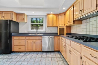 198 Carlisle Rd in Bedford, MA - Building Photo - Building Photo