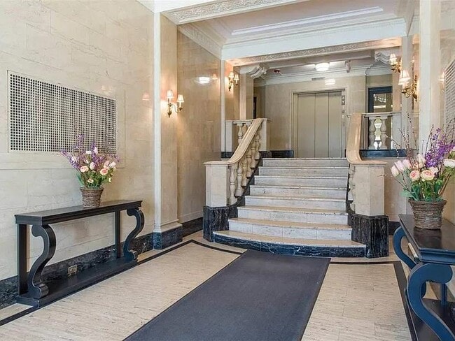 1000 Hudson St in Hoboken, NJ - Building Photo - Building Photo