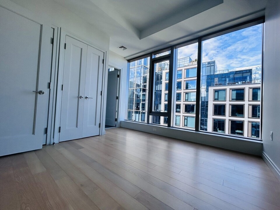 135 Seaport Blvd, Unit 1801 in Boston, MA - Building Photo