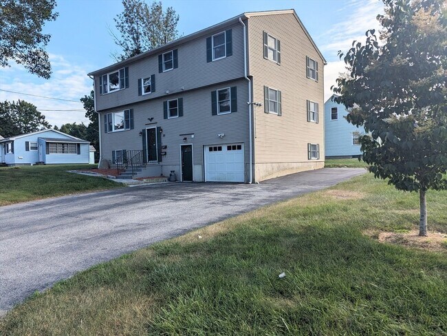 25 Brodeur Ave in Webster, MA - Foto de edificio - Building Photo