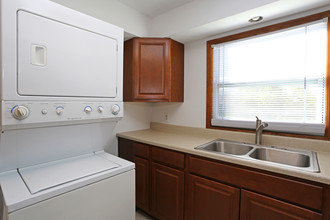 Laramie Apartment Homes in Rockford, IL - Building Photo - Interior Photo