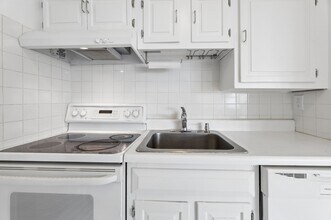 1600 Center in Fort Lee, NJ - Building Photo - Building Photo