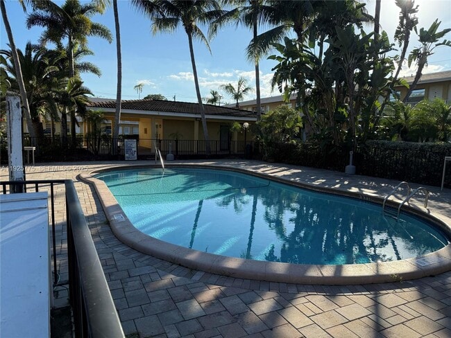 4050 NE 12th Terrace in Oakland Park, FL - Foto de edificio - Building Photo