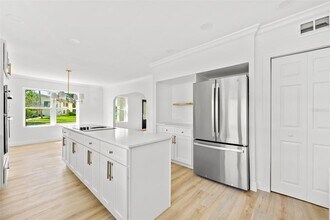 2000 Shore Acres Blvd NE in St. Petersburg, FL - Building Photo - Building Photo