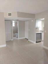 1503 SE Royal Green Cir, Unit V104 in Port St. Lucie, FL - Foto de edificio - Building Photo