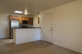 440 Dempsey Rd, Unit 241 in Milpitas, CA - Foto de edificio - Building Photo