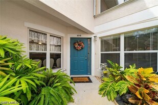 5045 Cedar Springs Dr in Naples, FL - Building Photo