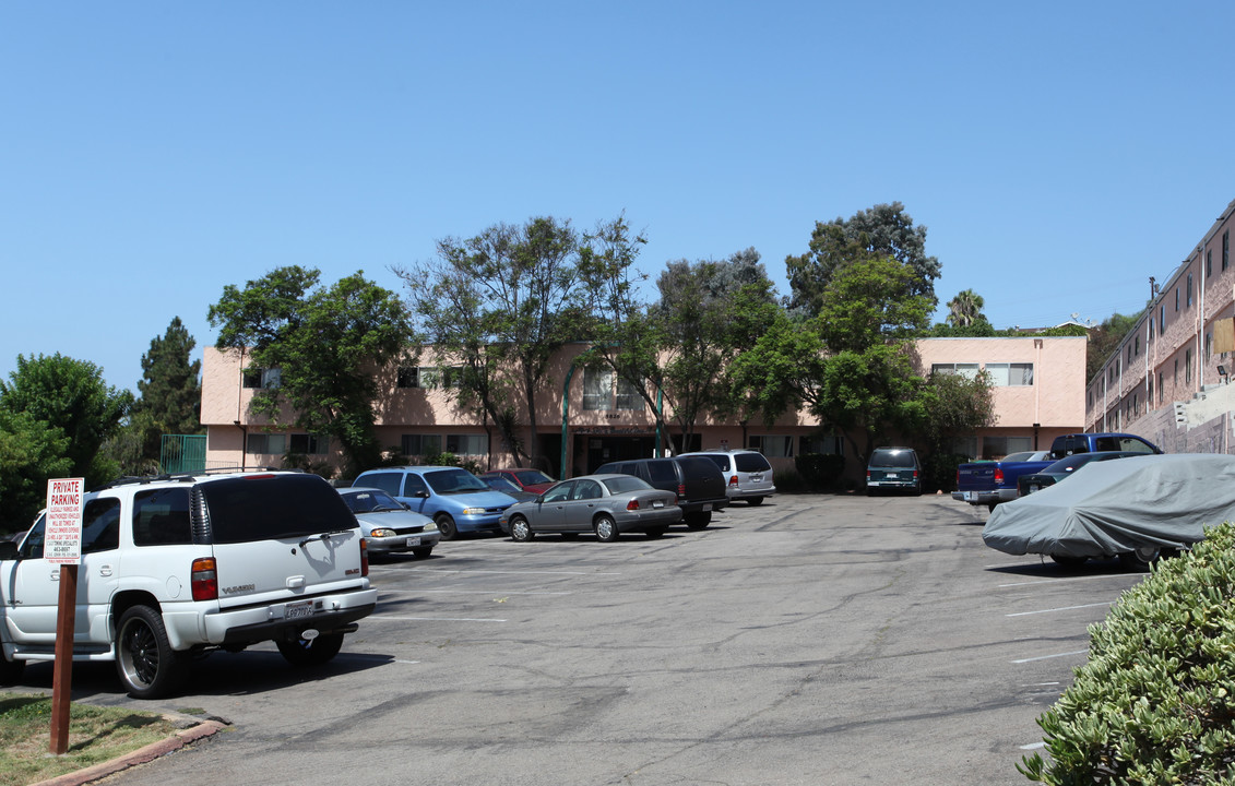 Cascade Apartments in San Diego, CA - Foto de edificio