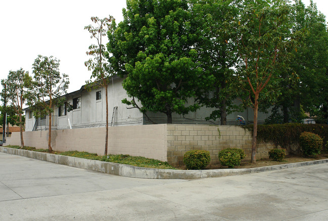 1912 Wallace Ave in Costa Mesa, CA - Building Photo - Building Photo