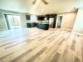 849 Crystal Ct in Roseburg, OR - Building Photo - Building Photo