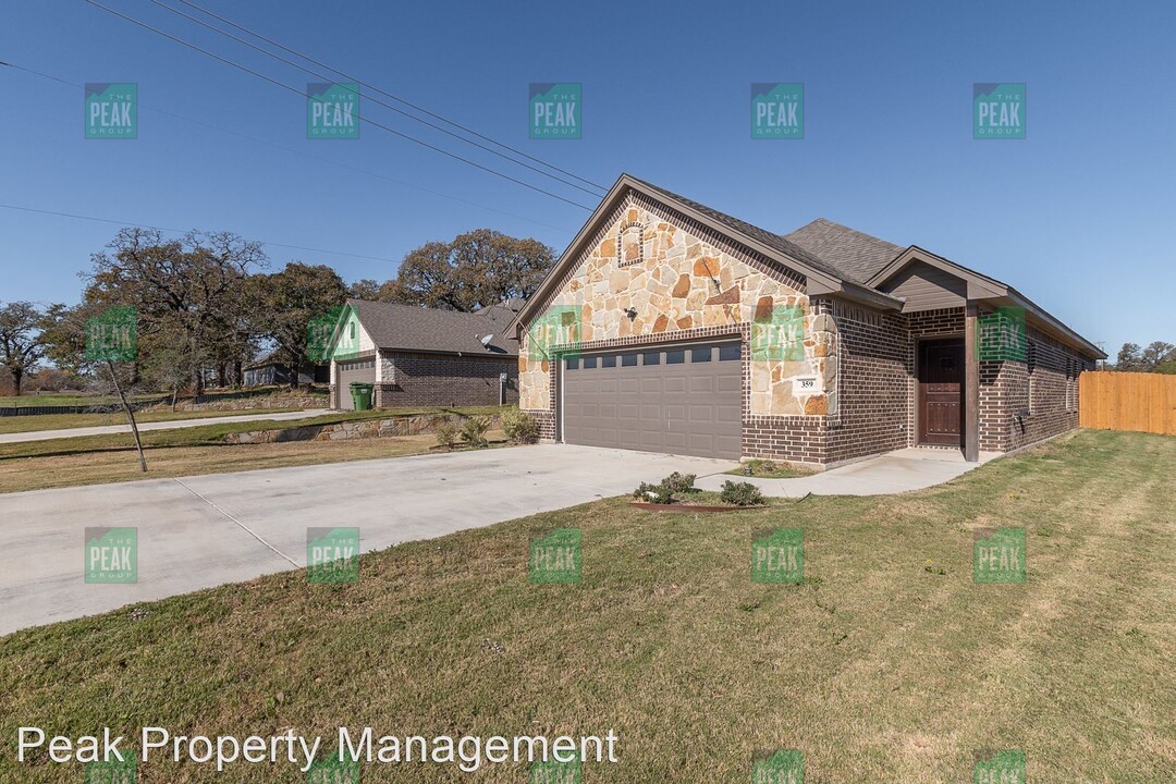 359 E 9th St in Springtown, TX - Building Photo