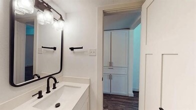 3627 Almazan Dr in Dallas, TX - Building Photo - Building Photo