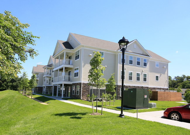 Homes on Johnsons Pond in Salisbury, MD - Foto de edificio - Building Photo