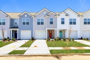 69 Striker Rd in Port Wentworth, GA - Building Photo