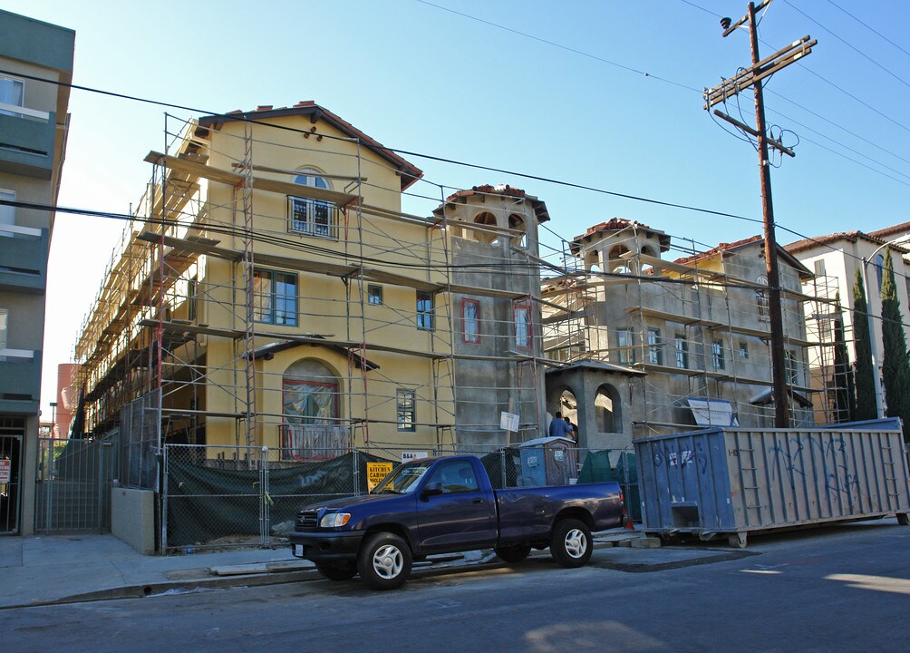 1325-1331 N Sycamore Ave in Los Angeles, CA - Building Photo