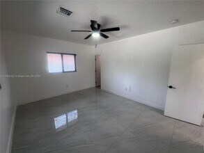 2048 NW 99th Terrace in Miami, FL - Building Photo - Building Photo