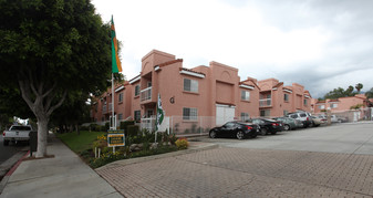 Huntington Oaks Village Apartments