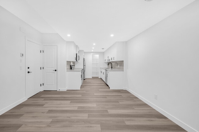 21234 Sheriff King St SW in Calgary, AB - Building Photo - Building Photo