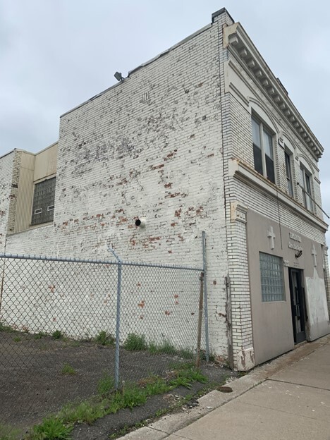 9392 Mack Ave in Detroit, MI - Building Photo