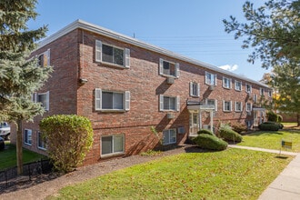 Kensington Club Apartments in Rocky River, OH - Foto de edificio - Building Photo