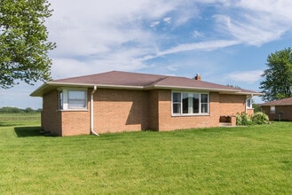 23484 Larson Rd in Sycamore, IL - Building Photo - Building Photo