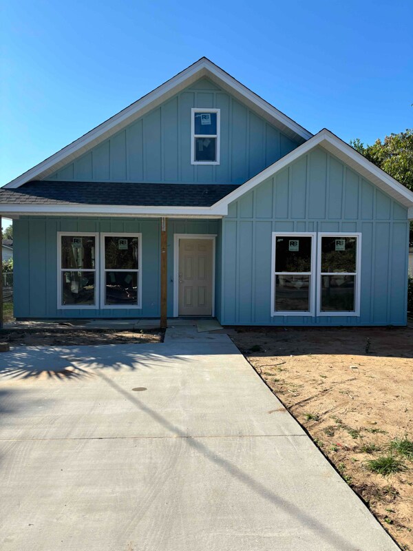 property at 2705 W Brainerd St