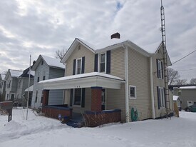 145 N Buena Vista St in Newark, OH - Building Photo