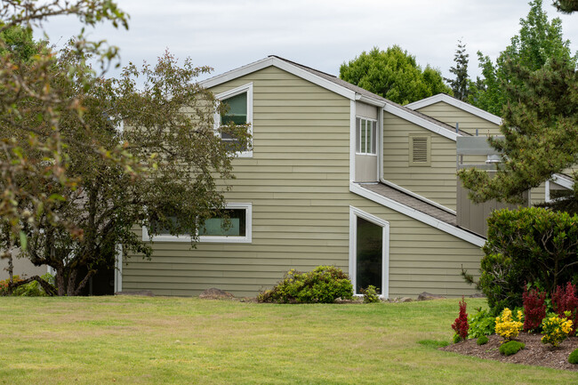 Walnut Hill in Redmond, WA - Building Photo - Building Photo