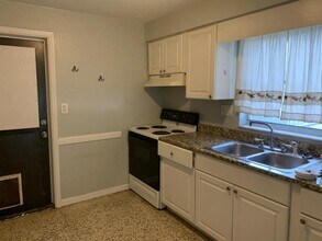 1186 Sedeeva St in Clearwater, FL - Building Photo - Building Photo