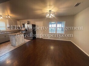 200 Pensacola Ave in Waxahachie, TX - Building Photo - Building Photo