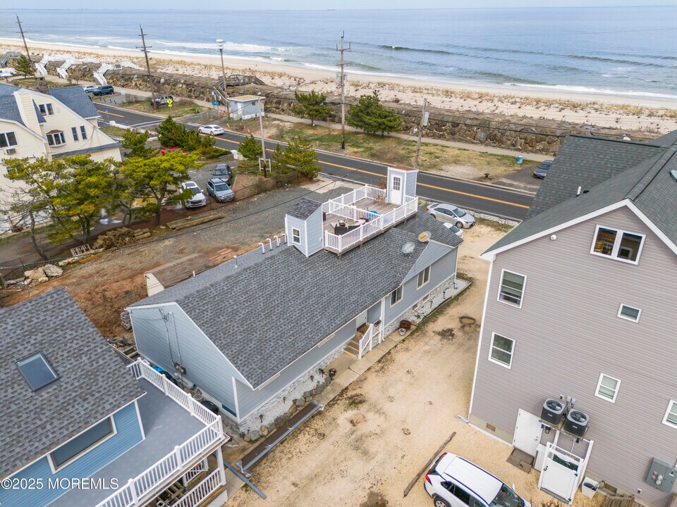 244 Ocean Ave in Sea Bright, NJ - Building Photo