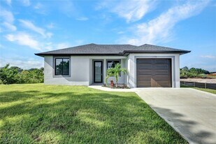 312 Progress Ave in Lehigh Acres, FL - Building Photo