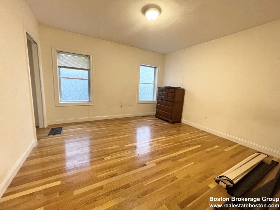 128 Hillside St, Unit 1 in Boston, MA - Building Photo