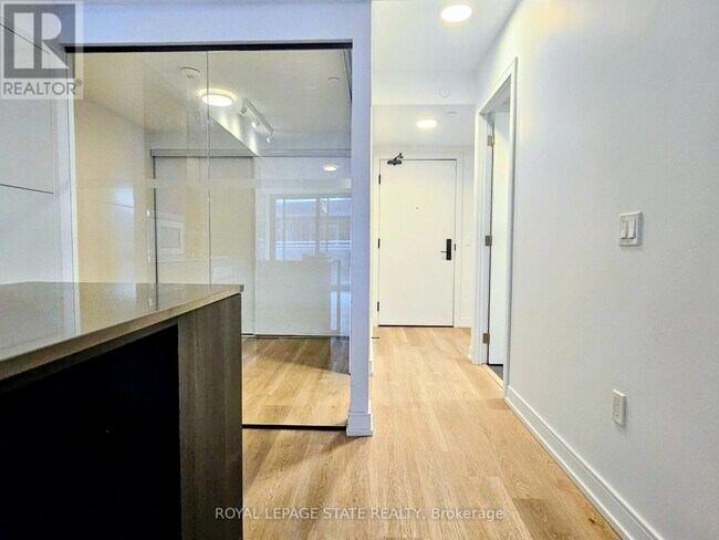 1 Jarvis St in Hamilton, ON - Building Photo - Building Photo