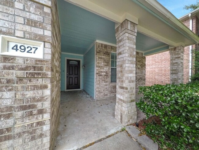 property at 4927 Deep Glen Ln