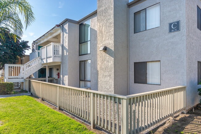 Bonita Cedars in Bonita, CA - Building Photo - Building Photo