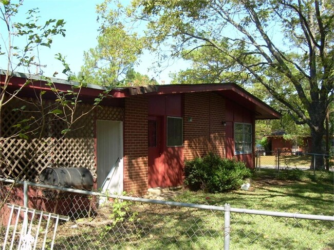 1900 S Flintlock Dr in Albany, GA - Building Photo - Building Photo