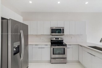 685 NE 21st Ave in Homestead, FL - Building Photo - Building Photo