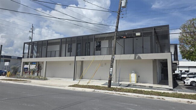 4124 E 8th Ct in Hialeah, FL - Building Photo - Building Photo