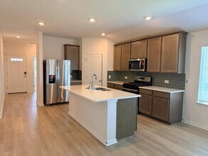 5000 Stockton Ln in Del Valle, TX - Foto de edificio - Building Photo