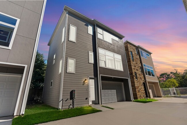 4017 Ward St in Houston, TX - Building Photo - Building Photo