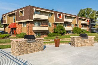 The Park at Whispering Pines in Colorado Springs, CO - Foto de edificio - Building Photo