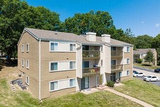 Waterford West in Ballwin, MO - Building Photo - Building Photo