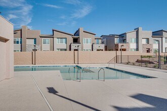 2546 Venetia Pointe St in Henderson, NV - Building Photo - Building Photo