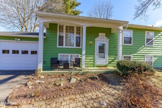 51 Vanderbilt Ave in Saratoga Springs, NY - Building Photo - Building Photo
